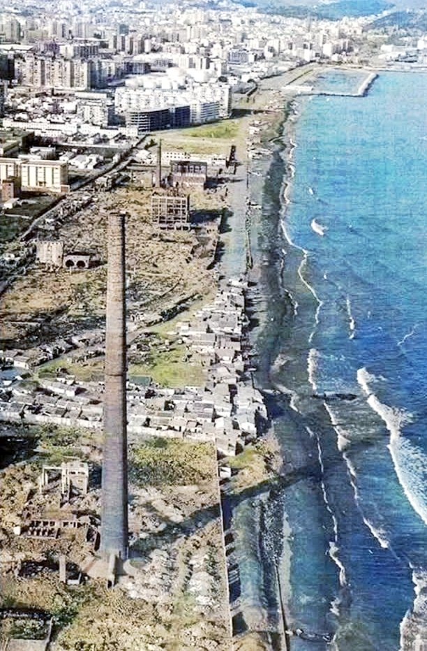Malaga_AyerYHoy's tweet photo. Antigua vista aérea  de la playa de la Misericordia. 1985 ❤️ https://t.co/jmblgWU20O