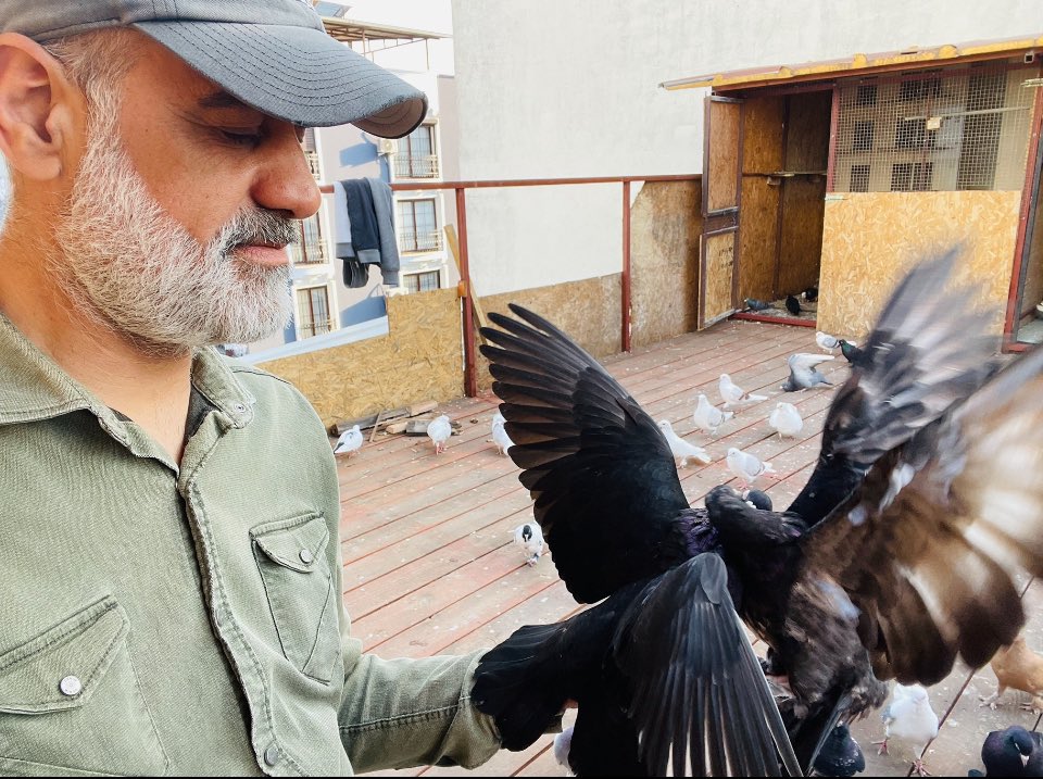 Demem O ki 
* 
Sevgini israf edeni, 
Vefanı harcayanı, 
Dostluğunu satanı gönül kapından içeri alma!