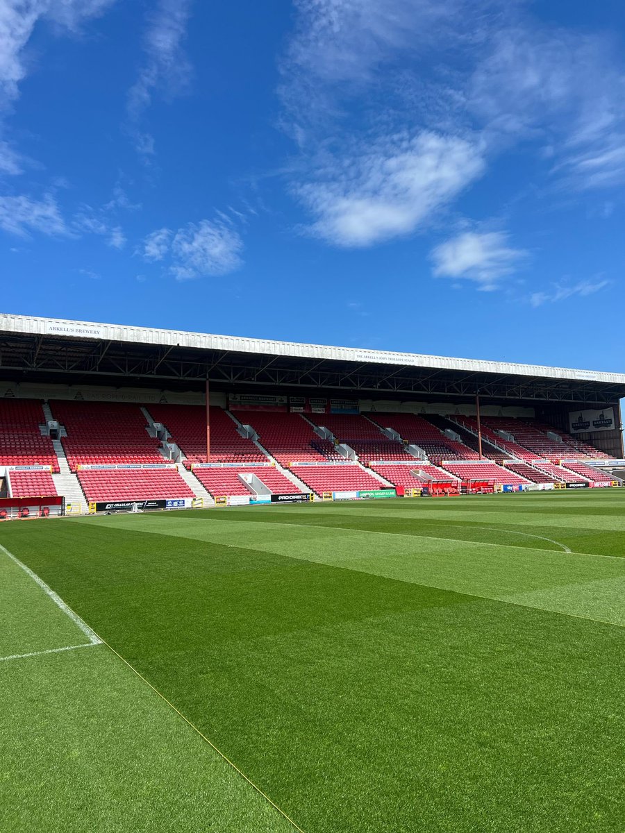 <a href="/CallumLoud9/">CGL Turfcare</a> / Laurence 🐣 doing a eggcellent job this Easter. Looking forward to Bromley tomorrow