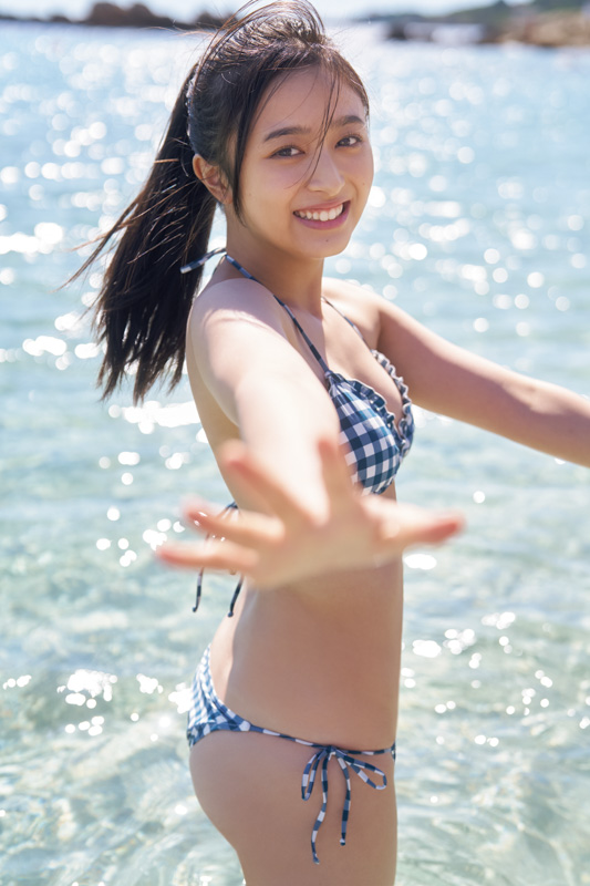 井上和1st写真集 YouTube生配信日限定特典紹介！ 特典①折り目なしB3