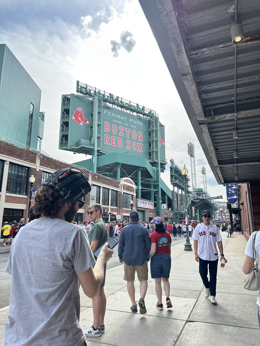 nhldecker's tweet photo. took a day trip to Fenway yesterday 🥹

(still a Phillies fan, don’t worry, just went to vibe) https://t.co/Yj3IhlSH8R