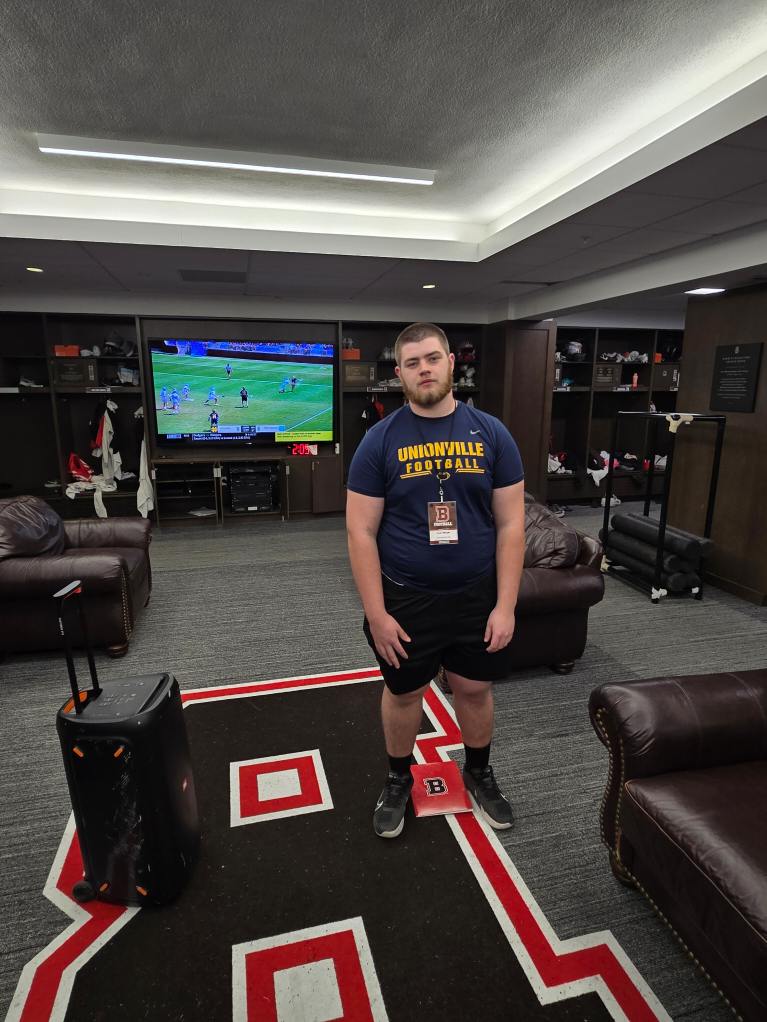 JackGillespie09's tweet photo. Had a great time at the Brown Junior Day yesterday. It was awesome to learn about Brown football and see the facilities. Thank you @Coach_Mul for the invite. I can't wait to be back on campus for a camp. @BrownHCPerry @CoachEMorrissey @_CoachTimMurphy @UnionvilleHSFB @EPAFootball https://t.co/oClVVsdsJu