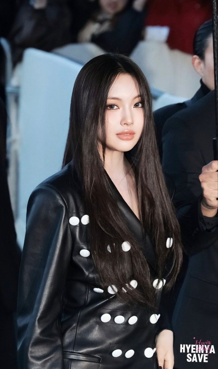 NJZTrends's tweet photo. Happiest Birthday to our extremely talented and genius maknae Lee Hyein 

#혠이생일축하하는법을아르켜줄게
#HAPPY_HYEIN_DAY
#HYENppy_BIRTHDAY https://t.co/pEhIffdunq