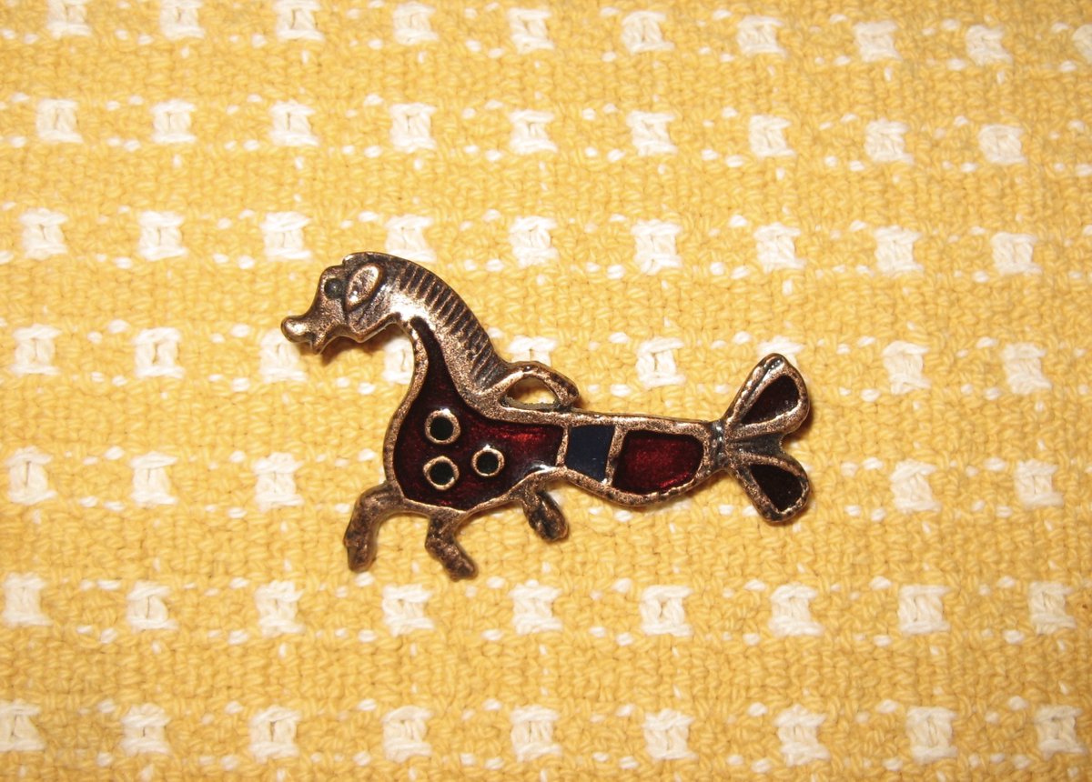 ellin_anderson's tweet image. Dead chuffed to have received this #brooch for my birthday on Friday: an #enamel #Hippocampus from the #AshmoleanMuseum in #Oxford. The original is dated somewhat later than #Britain’s bold #queen, 2nd – 3rd century A.D. #Boudicca #Boadicea #FolkloreSunday