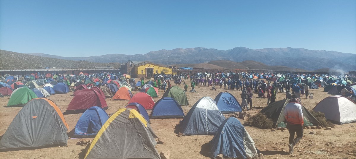 alpargatadeYuto's tweet photo. Tuve la suerte de poder acompañar a los peregrinos que trasladaron su fé hasta la Iglesia del Abra de Punta Corral, en Tilcara para visitar a la Mamita del cerro https://t.co/s9JyG7KF4e