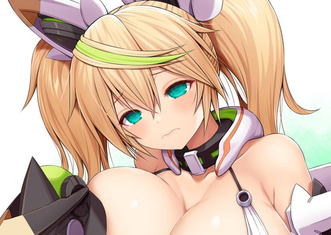 結ってる髪って角度とか状況によってショートカットにも見えてお得な気がしてる。 