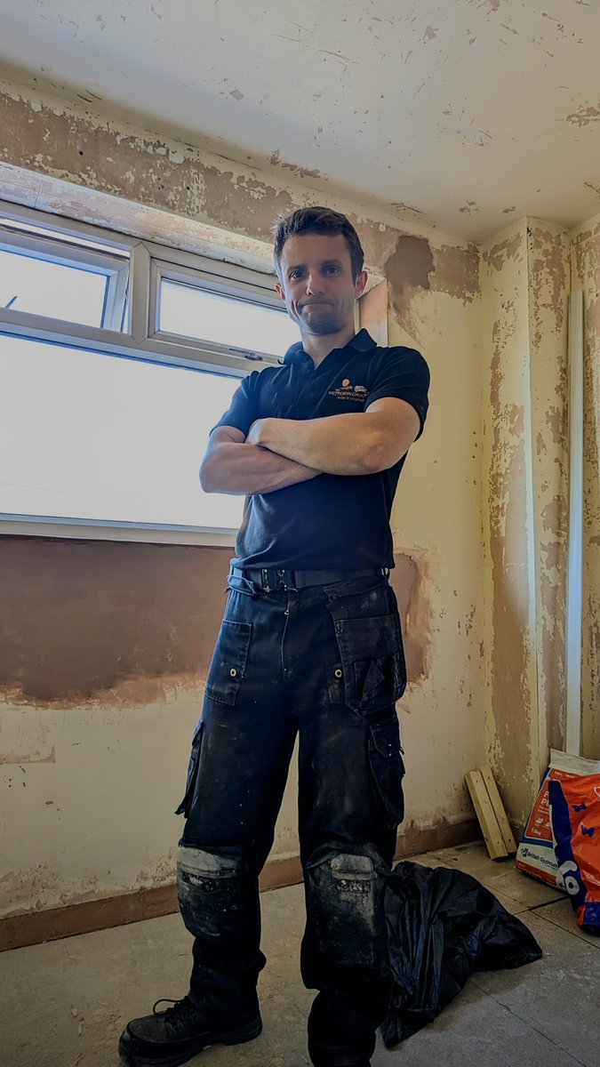 Who picked a lovely day to plaster damaged walls .... I did, I'm not mad honest 😒😆
