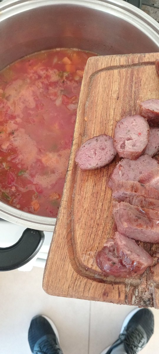 Perdón a la Pascua, yo haciendo la salsa de Clemenza. Sólo para entendidos.