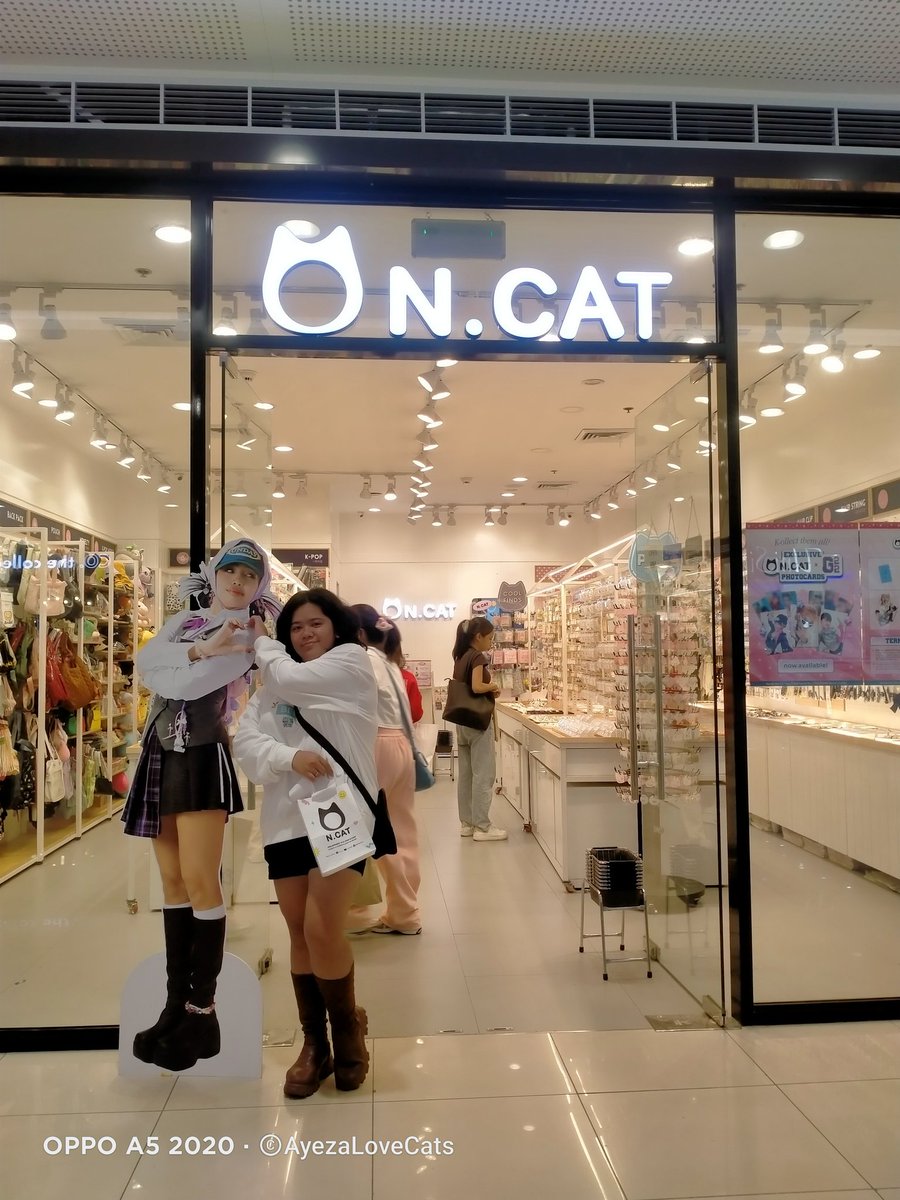 ayezaluvcatz's tweet photo. Loving all the accessories with @ncatphilippines and @g22official_
#NCatxG22 #NCatPH #G22 https://t.co/zMrodW7vUI