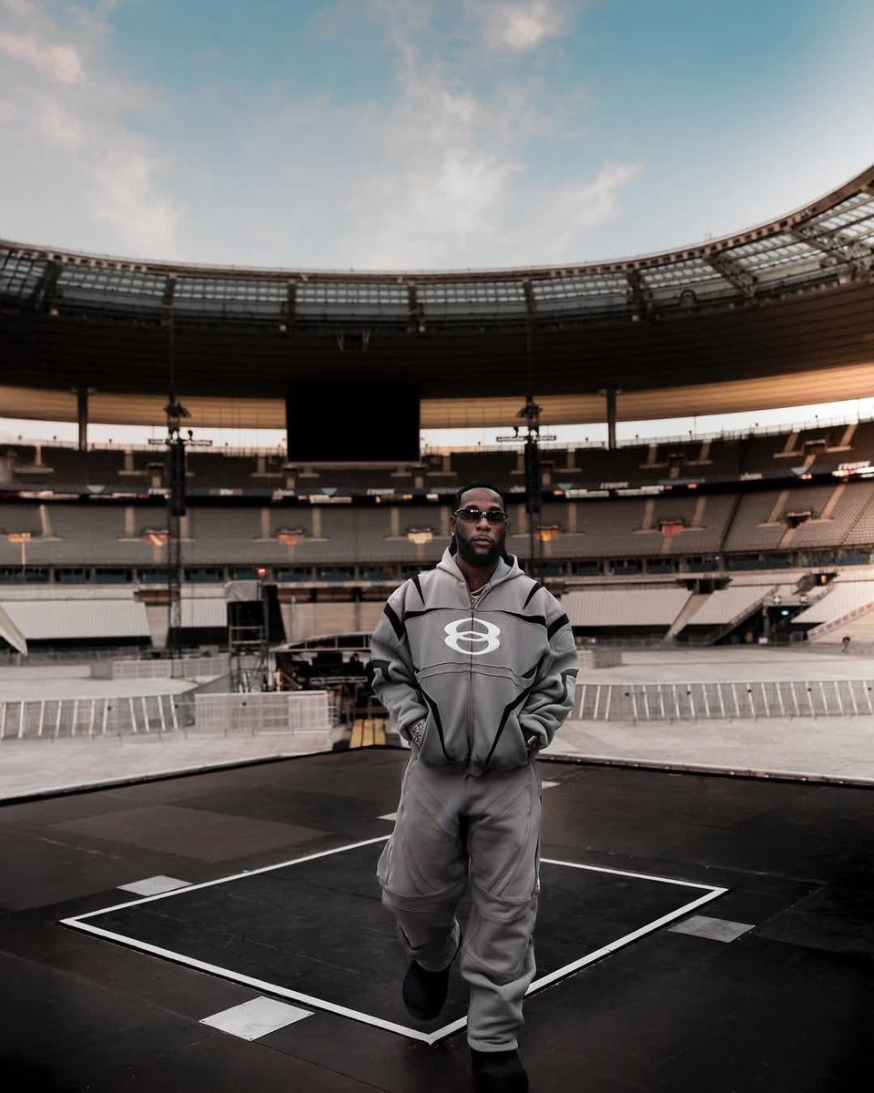 traoreblog's tweet photo. Burna Boy in Stade de France 🇫🇷! A sold out even and a record for an African and Nigerian musician to do so 💪🏾🥳!
#TraoreBlog #BurnaBoy #TraoreBlogBurnaBoy #StadeDeFrance https://t.co/dSkmfwYRnv