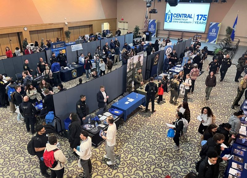 CCSU's tweet photo. At Central, you’ll build real-world connections with professionals in law enforcement, courts, and corrections. From internships to networking events, we open doors to your future⚖️💙🔱

https://t.co/iPoGlEN760

#WeAreCentral #criminaljustice https://t.co/UV3puYdBnr