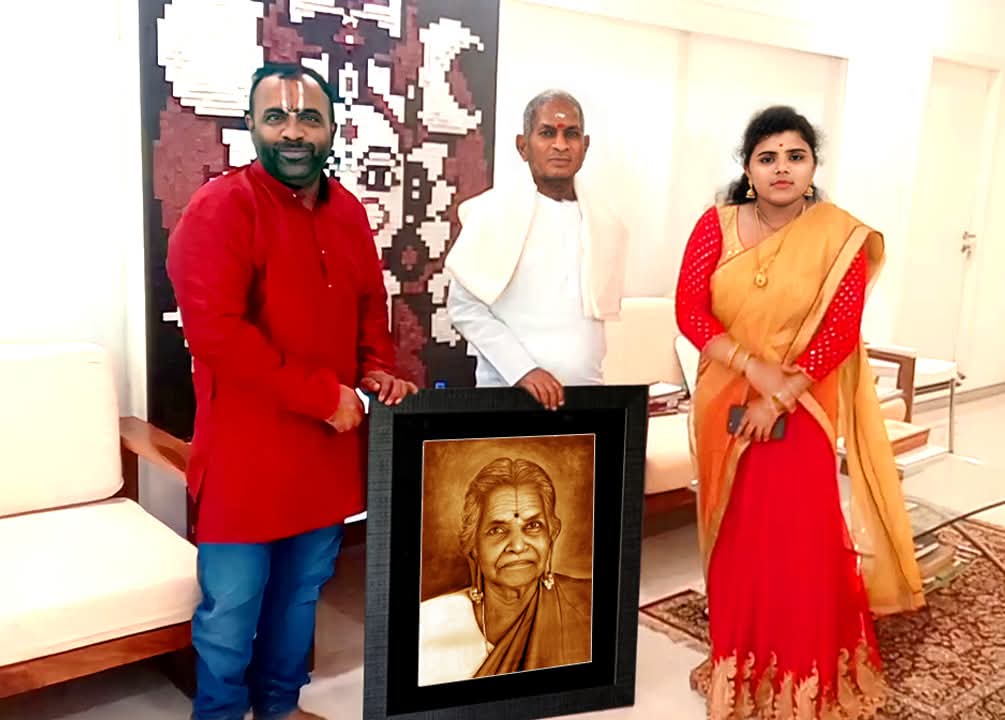 SaveGirlChild3's tweet photo. @ilaiyaraaja @narendramodi @NaMo4PM @mmkeeravaani @mkstalin @Udhaystalin @ncbn
సంగీత దర్శకుడు శ్రీ ఇళయరాజా గారి  పెయింటింగ్ మరియు  ఇళయరాజా గారి అమ్మ గారి పెయింటింగ్  సేవ్ గర్ల్ చైల్డ్ ప్రాజెక్టు భాగంలో ఇవ్వడం జరిగింది https://t.co/si1Kbi1om8