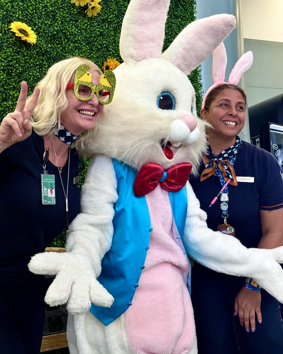 Happy Easter from LAS and our special guest! 🐰🐣✨