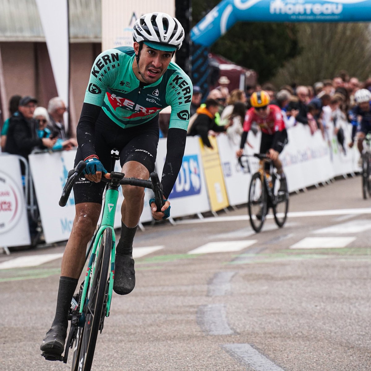 🥉 Un fantástico podio de 𝐈𝐯𝐚́𝐧 𝐂𝐨𝐛𝐨 en el Tour du Doubs cerró nuestra semana de clásicas

🎩 "Hoy el plan casi salió a la perfección. Un resultado que deja un gran sabor tras el buen trabajo de todo el equipo estos tres días" [Mikel Ezkieta]

➡️ equipokernpharma.com/actualidad/cob…