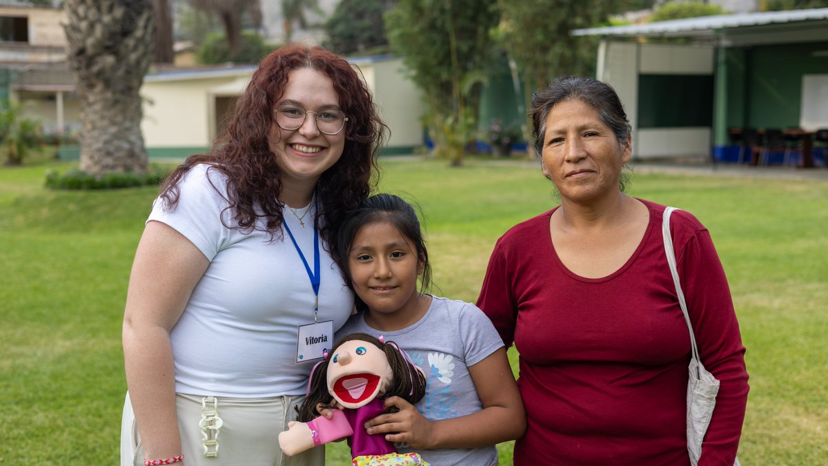 PeaceCorps's tweet image. It’s #GlobalVolunteerMonth and #PeaceCorps Trainees in Peru just took a big step—meeting the families they’ll be living with during pre-service training.

Learn what life might look like in your new community: bit.ly/42mtX2w