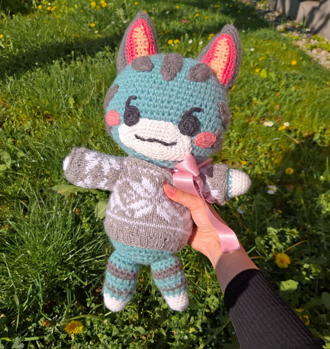Crochet Lolly got a sweater !!⭐️ #animalcrossing