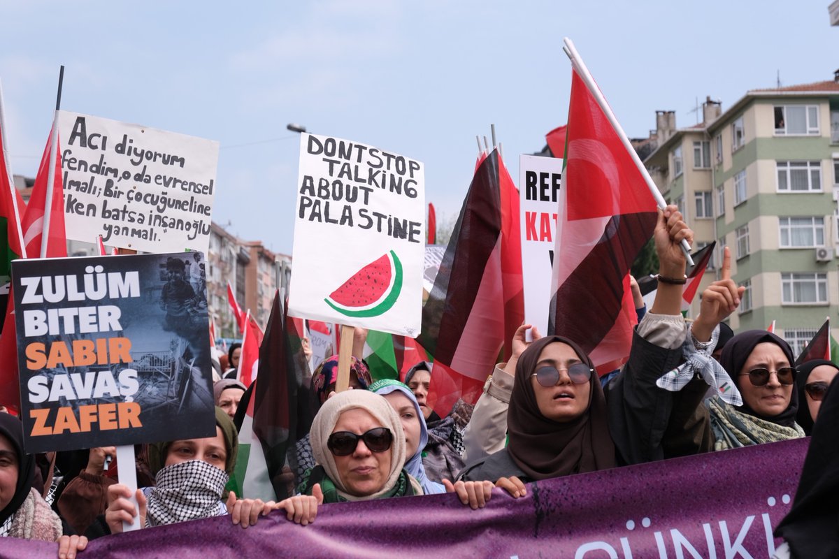 insanmedeniyet's tweet photo. İşgalci İsrail rejiminin Gazze’de sürdürdüğü soykırıma karşı sesimizi yükseltmek; ümmetin izzetini, direnişini ve kardeşliğini haykırmak için “Gazze Ölüyor! Ayağa Kalk!” yürüyüşüne katıldık.

Gazze’nin sesi olmak, zalime karşı susmamak için meydanlardaydık. 🇵🇸🇹🇷

#GazzeİçinYürü
#FilistineDestek
#ZulmeSessizKalma
#AyağaKalk
#GazaGenocide