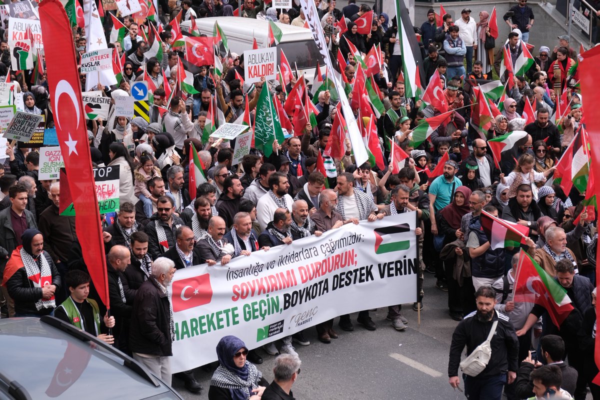 insanmedeniyet's tweet photo. İşgalci İsrail rejiminin Gazze’de sürdürdüğü soykırıma karşı sesimizi yükseltmek; ümmetin izzetini, direnişini ve kardeşliğini haykırmak için “Gazze Ölüyor! Ayağa Kalk!” yürüyüşüne katıldık.

Gazze’nin sesi olmak, zalime karşı susmamak için meydanlardaydık. 🇵🇸🇹🇷

#GazzeİçinYürü
#FilistineDestek
#ZulmeSessizKalma
#AyağaKalk
#GazaGenocide
