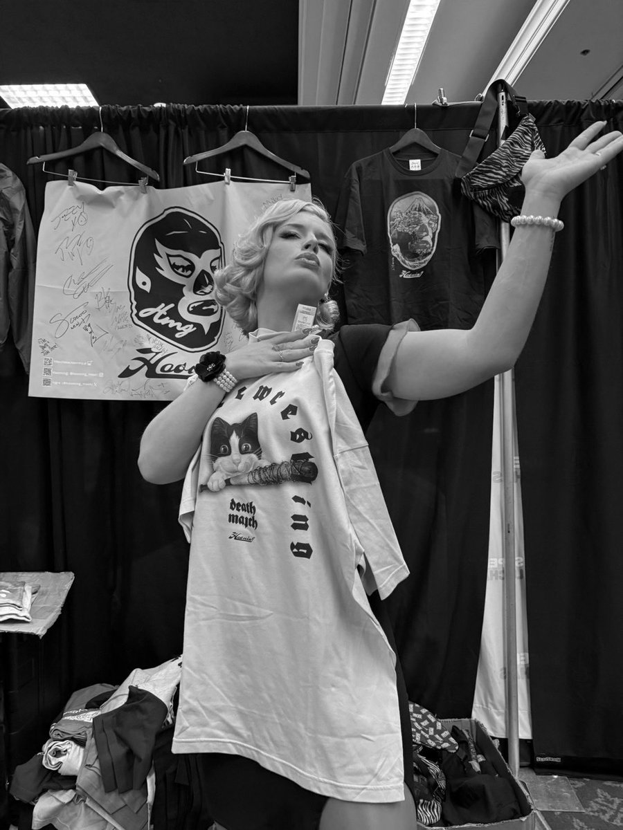 haoming_mask's tweet photo. AEW Women's World Champion "Timeless" Toni Storm is here at our table in #WrestleCon !

LAST DAY! Please come to see our exclusive items! 

#トニー・ストーム 選手！

#TimelessToniStorm https://t.co/tp6RYzKVOo