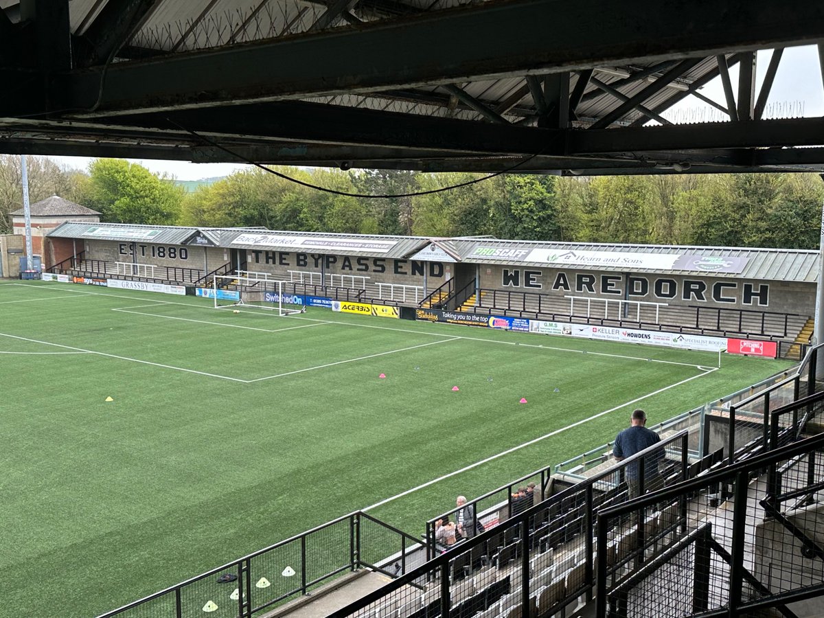 CliffPledge's tweet photo. On Easter Monday I’ll be at @DorchTownFC v @PooleTownFC for @solentsport.
Join Taffy Richardson and I for full commentary ⬇️
https://t.co/l08KReOWnt
#DorsetDerby #NonLeague #6pointer https://t.co/dtN5qDIkcR