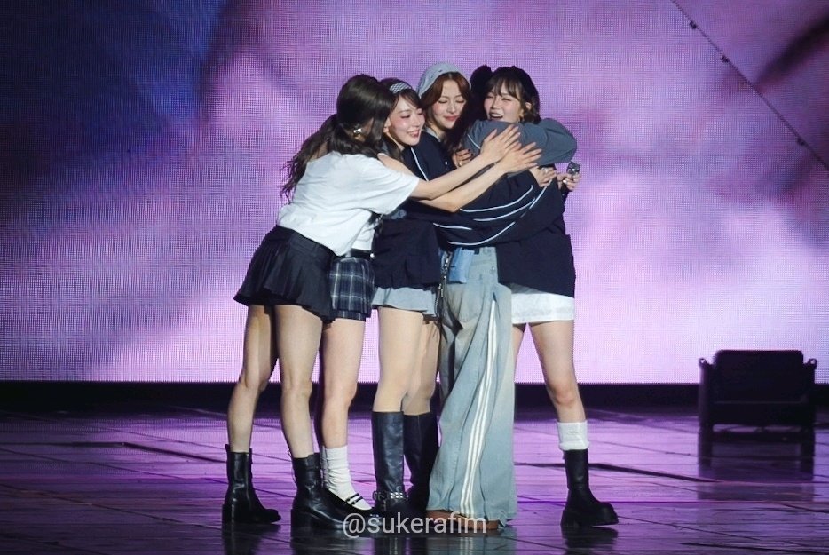 Fragments_0801's tweet photo. 250420  LESSERAFIM♡
#르세라핌 #LE_SSERAFIM https://t.co/DPT3Rd9cM0