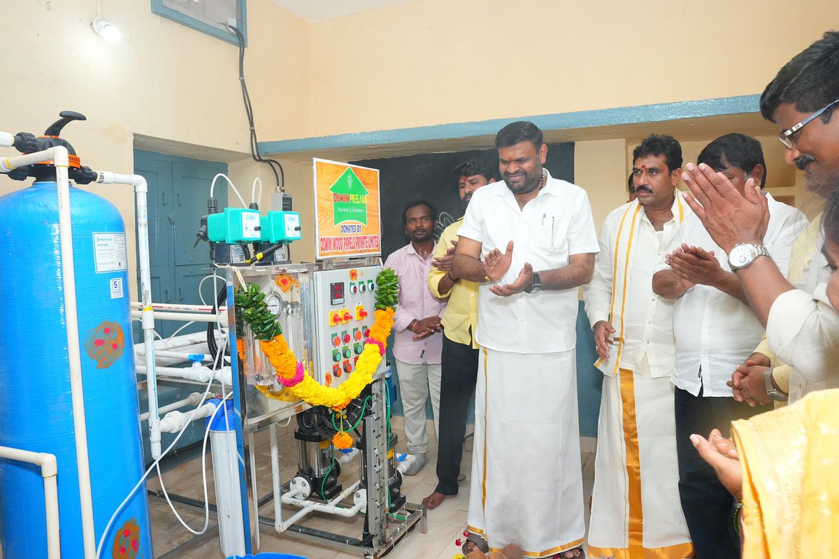 BojjalaSudhir's tweet photo. ఈరోజు చంద్రబాబు నాయుడు గారి పుట్టినరోజు సందర్భంగా శ్రీకాళహస్తిలోని ప్రభుత్వ బాలికల వసతి గృహం నందు రక్షిత తాగునీటి RO ప్లాంటును ఏర్పాటు చేయడం జరిగింది.
#ROPlantInstallation #NaraChandrababuNaidu #AndhraPradesh #Srikalahasti https://t.co/89qAIYmfdi