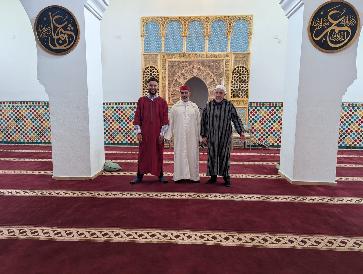 Visita oficial a la Mezquita de Rosales (Granada).
Nuestro hermano Naseem Bouktab se reunió con el Sheikh Kassibi y Abdessamad Romero para fortalecer lazos y dialogar sobre los desafíos de las comunidades musulmanas en Andalucía.
#UniónMusulmana #IslamAndalucía