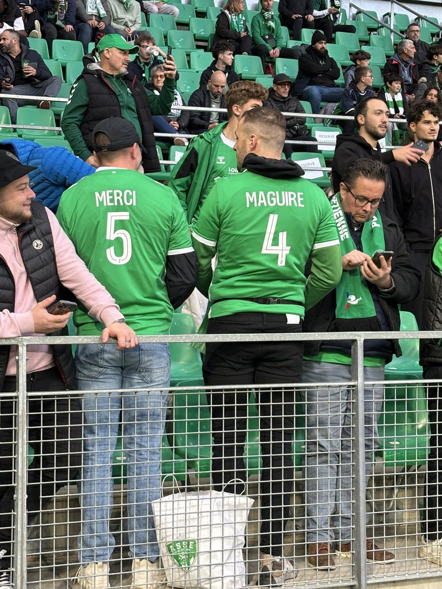 LOOOOOL the Saint-Etienne fans are crazy 😭❤️