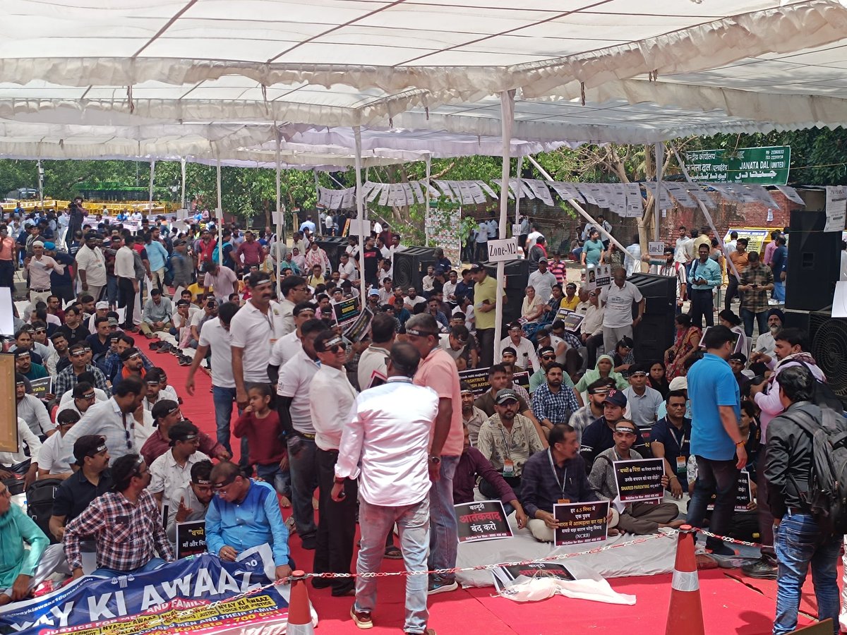 The feminists and their media is exasperated by this uprising of men in India at #SatyagrahaForMen.
Over 1.6 k people came to the event, no corner of the country from where there wasn't any participation. 
Media like <a href="/newslaundry/">newslaundry</a> spreads fake news by publishing that "little over