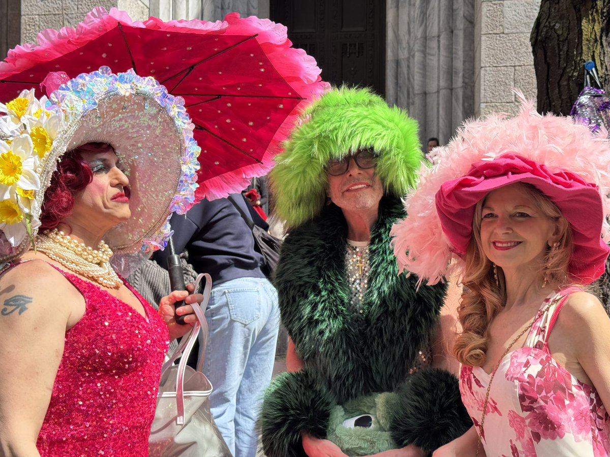 PAOLANURNBERG's tweet photo. La pasqua a NY è un’altra cosa #bonnetparade #easterparade #newyork https://t.co/EvPNkKxy6p