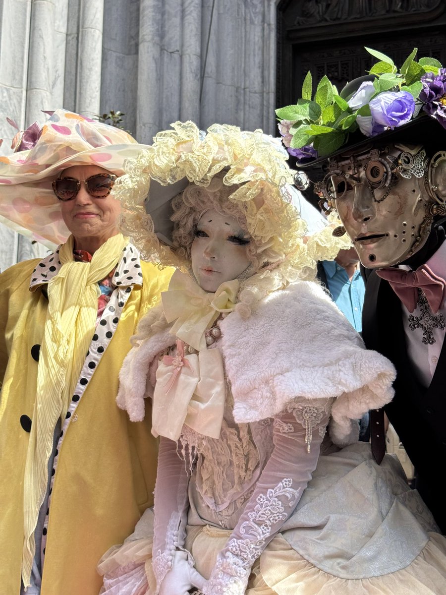 PAOLANURNBERG's tweet photo. La pasqua a NY è un’altra cosa #bonnetparade #easterparade #newyork https://t.co/EvPNkKxy6p