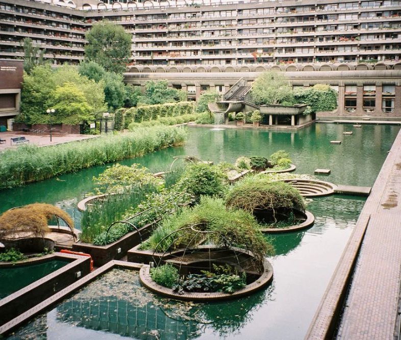 luusssso's tweet image. Big fan of the sunken gardens at the Barbican Estate in London
