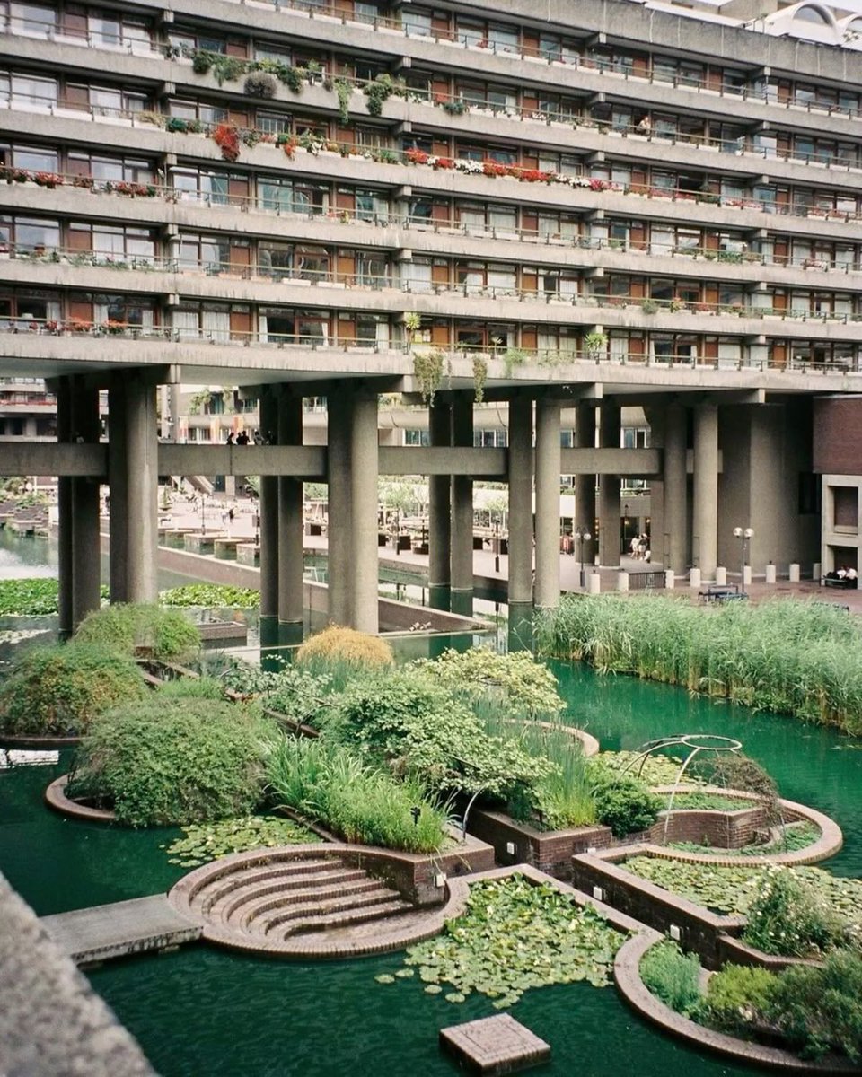 luusssso's tweet image. Big fan of the sunken gardens at the Barbican Estate in London