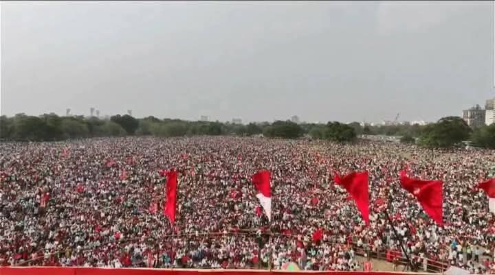 mishra_surjya's tweet photo. #PeoplesBrigade at Kolkata today https://t.co/bcIdWZueRY