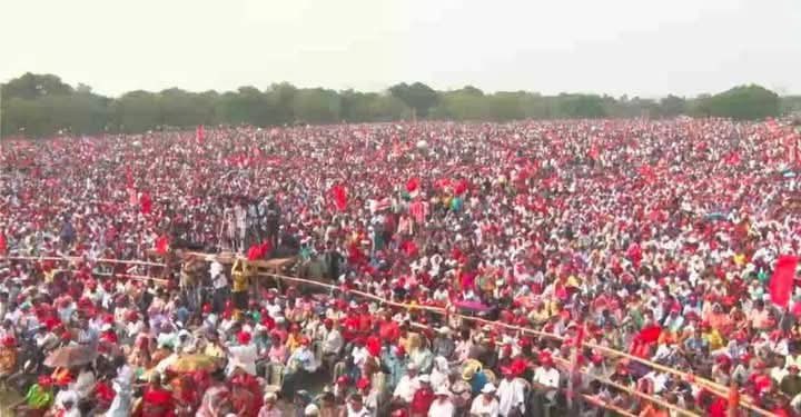 mishra_surjya's tweet photo. #PeoplesBrigade at Kolkata today https://t.co/bcIdWZueRY