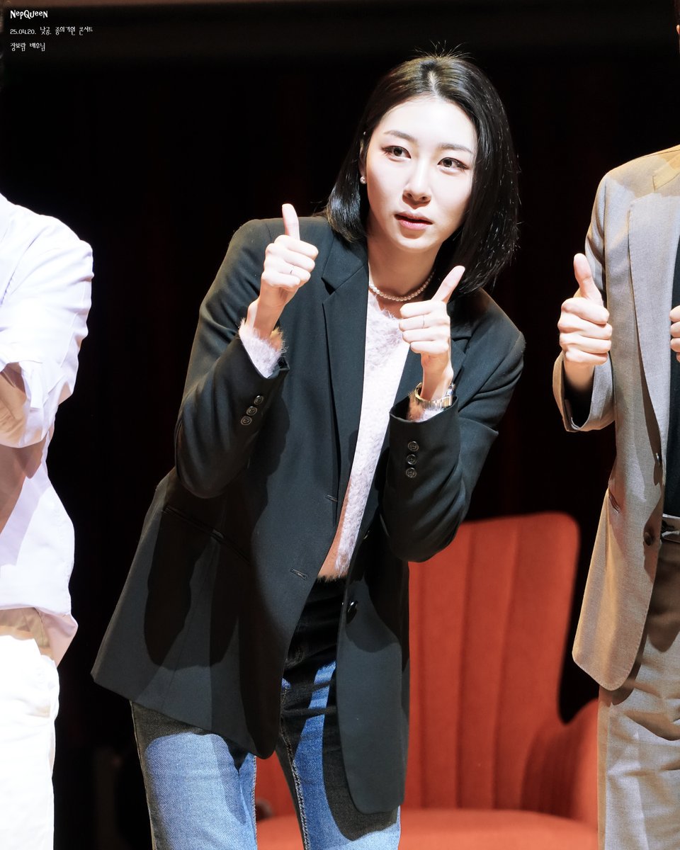 NepQueen's tweet photo. 2025.4.20. 낮공. 
종의 기원 콘서트. 포토 타임. 
#장보람 배우님. https://t.co/3TpU63Hbj6