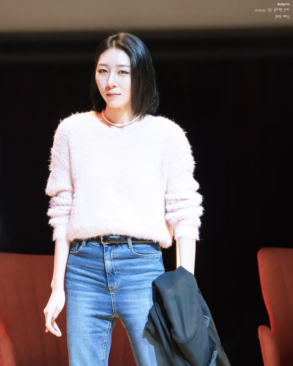NepQueen's tweet photo. 2025.4.20. 낮공. 
종의 기원 콘서트. 포토 타임. 
#장보람 배우님. https://t.co/LefhWcAYoh