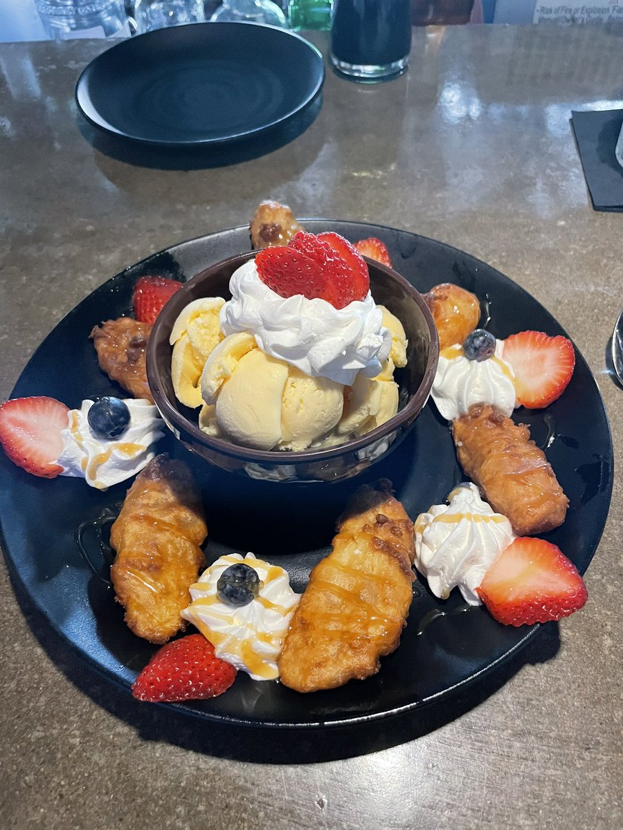 DToddWhitney's tweet photo. Birthday desserts at In The Raw and Hideaway Pizza. https://t.co/Ps9UuO3rZf