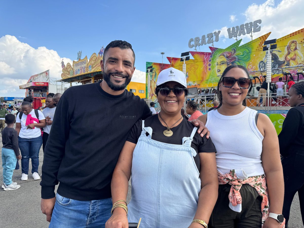 947's tweet photo. Joburg’s out in numbers and the sun came to play — Easter weekend done RIGHT at the @rand_show 🐣 Rides, vibes, and non-stop fun. Hop in and join the magic ✨🎢
#RandShow2025 #TheBestPlaceToBe https://t.co/C4B2hECyml