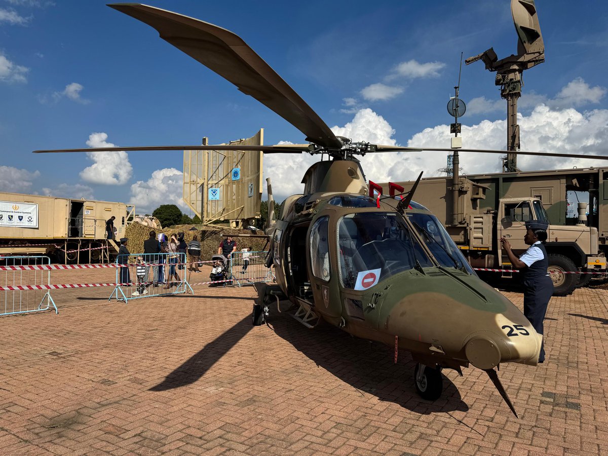 947's tweet photo. Joburg’s out in numbers and the sun came to play — Easter weekend done RIGHT at the @rand_show 🐣 Rides, vibes, and non-stop fun. Hop in and join the magic ✨🎢
#RandShow2025 #TheBestPlaceToBe https://t.co/C4B2hECyml