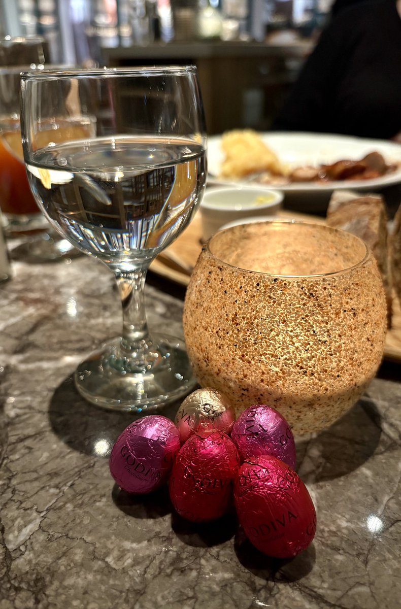 andrewwong217's tweet photo. Happy Easter Day Everyone! Wish you all the best in your new journey and success in your future! 🌆🐣

#andrewwongaviation #easter #memories #holidays #trend #family #friends https://t.co/ItRCH0CBfC