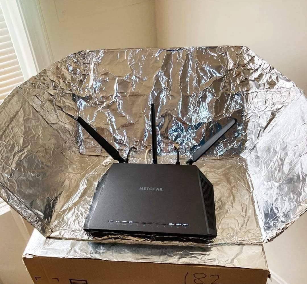 DEEPAKOFFICALLY's tweet photo. Put an Aluminum Foil behind your Wi-Fi Router and Thank Me Later 🥂 https://t.co/kaqmBatHnX