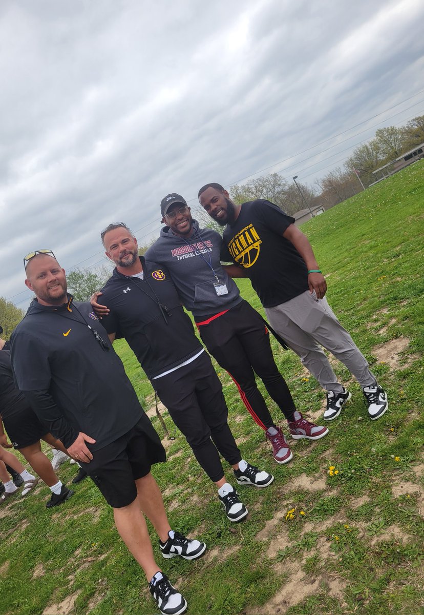 #strongerconnectionsgreaterachievements ✨️ Ty coaches for coming out, working with our students 🫶 and bringing athletes to mentor ❤️. The community, collaboration, words of encouragement 🥹 #FootballFridays, but we had basketball players too 💪. #🗣pketurnitup more to come 🤩
