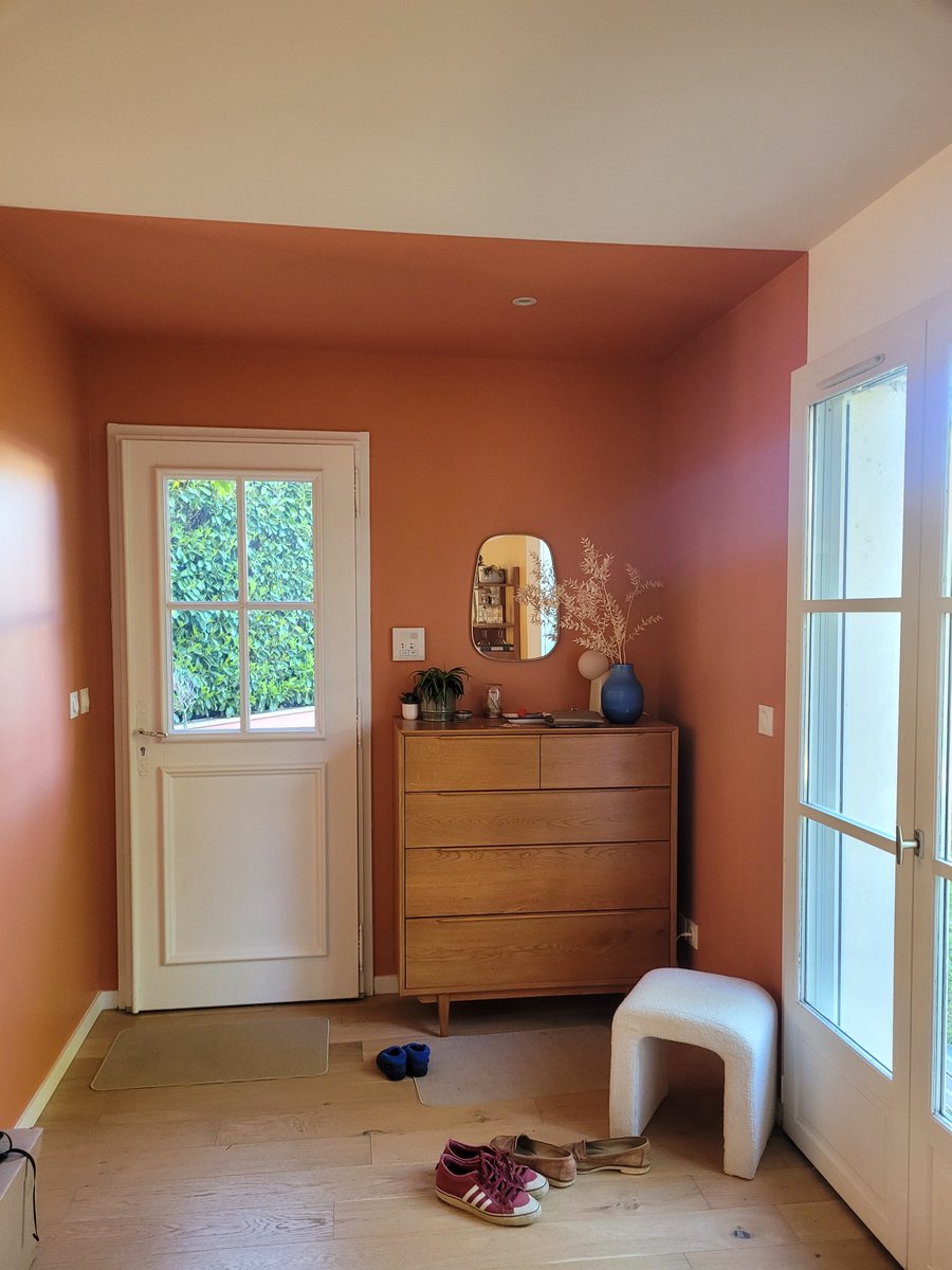 Eleha's tweet photo. @carolinecherry @Colombe_Vintage Ma partie préférée de la maison, aka l entrée :
(Vivent les alcoves oranges 🥰) https://t.co/ZQ0xFN9WZP