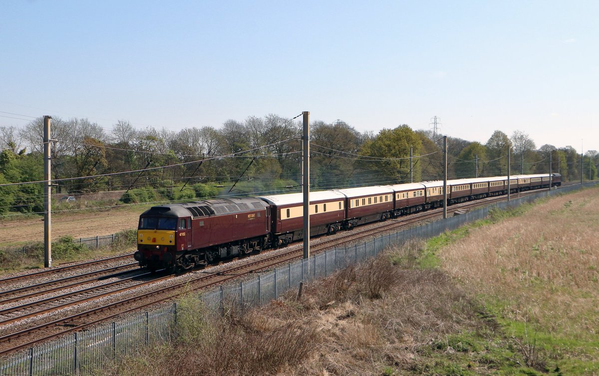 DHolden5884's tweet photo. #sulzersunday #easterexcursion a trip to Winwick Junction today to catch West Coast locos 47832 and 47813 taking the Northern Belle stock empty from Crewe Down Refuge to Carnforth Steamtown
#wcrc #winwick #northernbelle #emptystock #crewe #carnforth #class47 https://t.co/tnrm5Fr9fn
