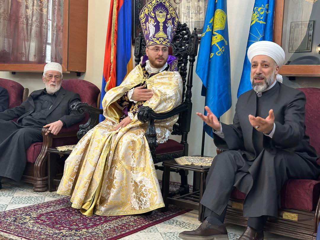 mirovati81's tweet image. Şêx Murşid Xeznewi, Hristiyanların Paskalya bayramını kutladı.
Hristiyan din adamlarını ziyaretinden sonra mesaj yayınladı.
“Cejna Paskalyayê li hemû hevalên me yên Xiristiyan pîroz be.”