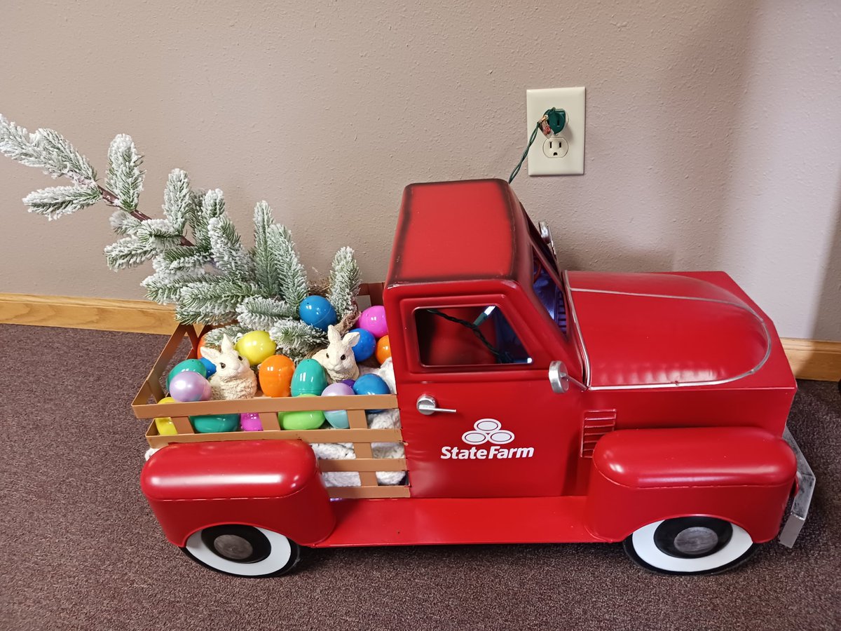sfagentstorm's tweet photo. 🌷🐰 Happy Easter, everyone! 🌼🥚 Rhonda in the Harvey office has been in the Easter spirit and decorated the State Farm truck! Share your favorite Easter traditions below! 

#HappyEaster #EasterBunny #EasterEggHunt #FamilyTime #RobertaStormStateFarm #StormInsurance #TeamStorm https://t.co/tAfXDPD2yH