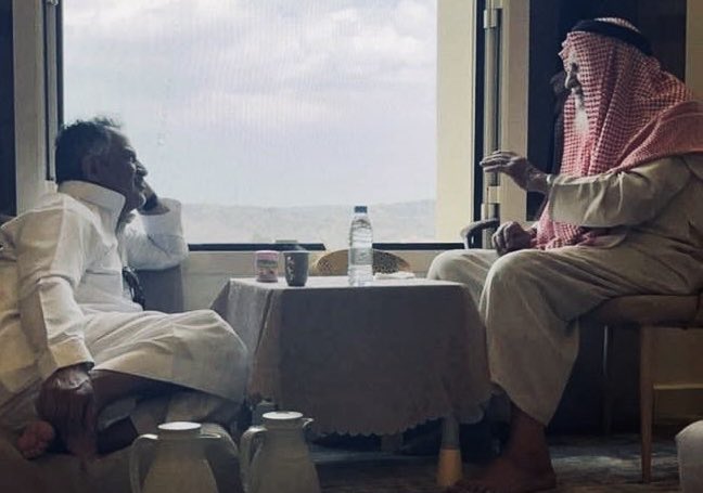 Nnge's tweet photo. عندي قناعة بأن البيت اللي تسمعه من والدك
لا يمكن أن تنساه ، ولا يمكن يكون عـادي 

- لذلك وش البيت اللي عرفته من والدك ؟ https://t.co/iMwapX2MRI