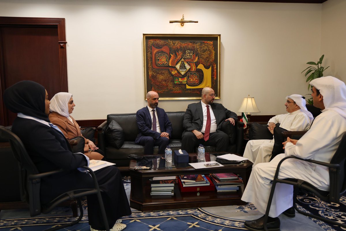 OthmanBelbeisi's tweet image. I had an important and fruitful meeting with Mr. Waleed AlBahr, Acting Director of @KuwaitFund.
We look forward to our upcoming collaboration in Yemen and we are committed to working closely on future projects that align with both organizations' goals.