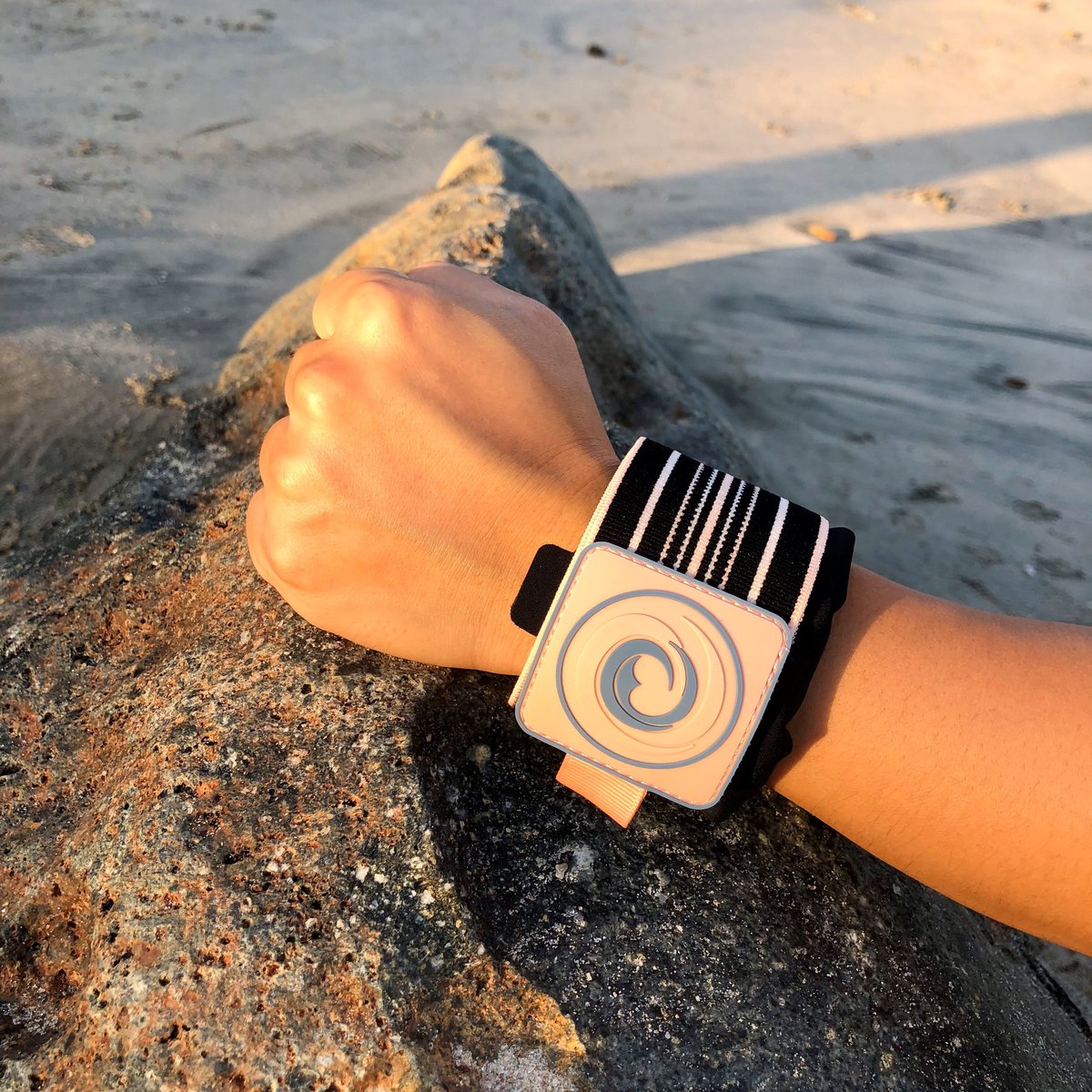 BonBeachie's tweet photo. Get the new Watertight Wristband Phone Pouch and join our mission to clean up beaches and oceans!🌊🩵

For every sold wristband, 1kg of plastic waste will be cleaned by CleanHub from beaches and oceans.

Go to https://t.co/H40RbssaCu and use code SPRING15%OFF for 15% discount! https://t.co/26UJuGSHRT